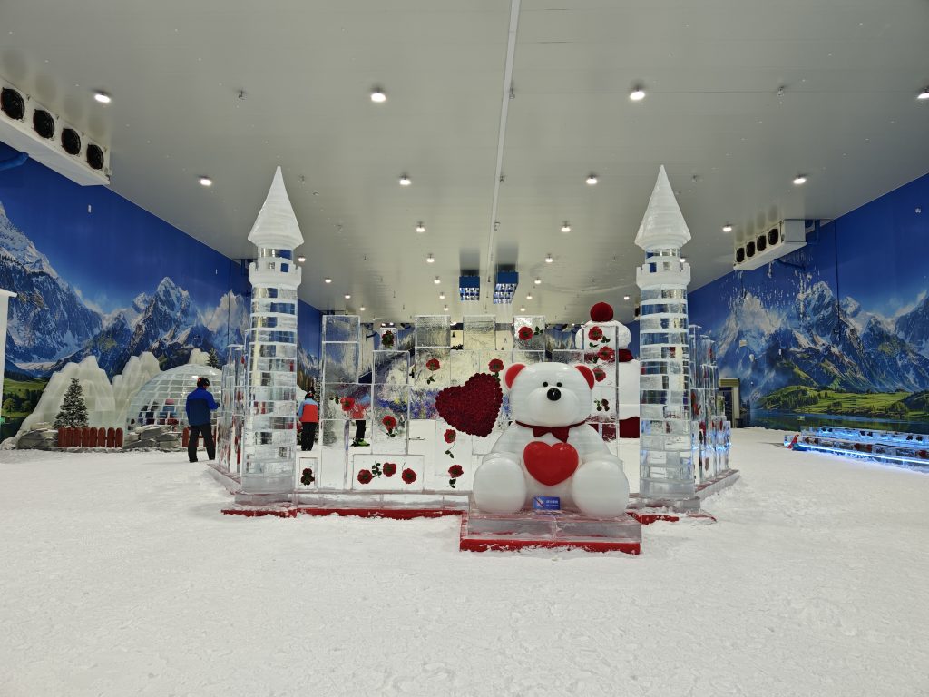 珠海萬雪匯冰雪樂園 珠海首個室內滑雪場