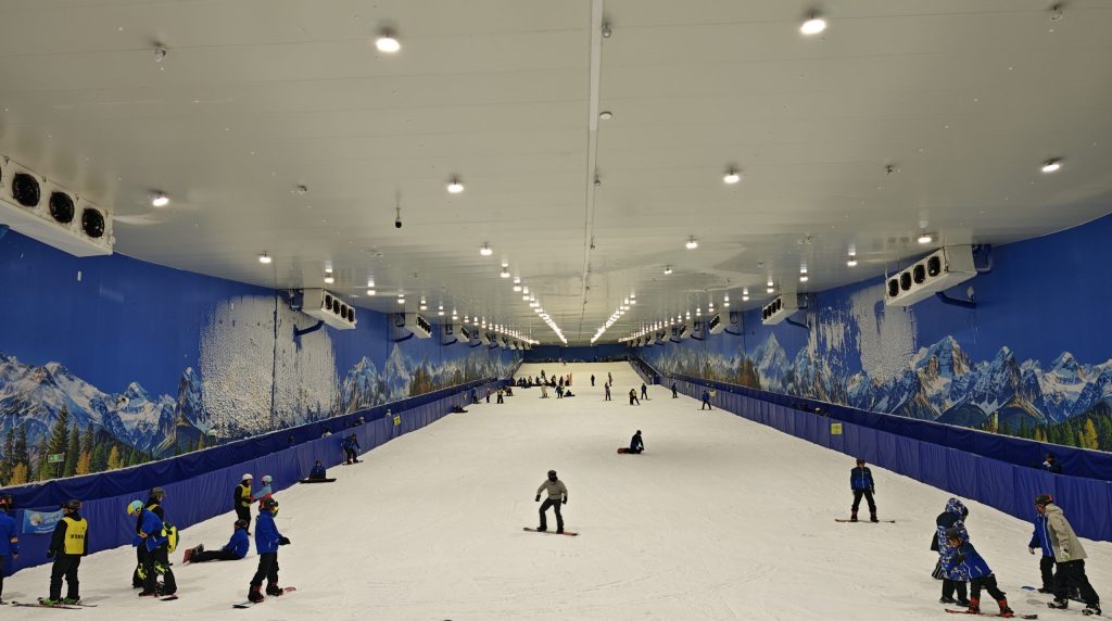 珠海萬雪匯冰雪樂園 珠海首個室內滑雪場
